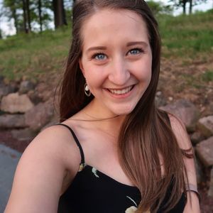 Meet your Posher, Adrienne